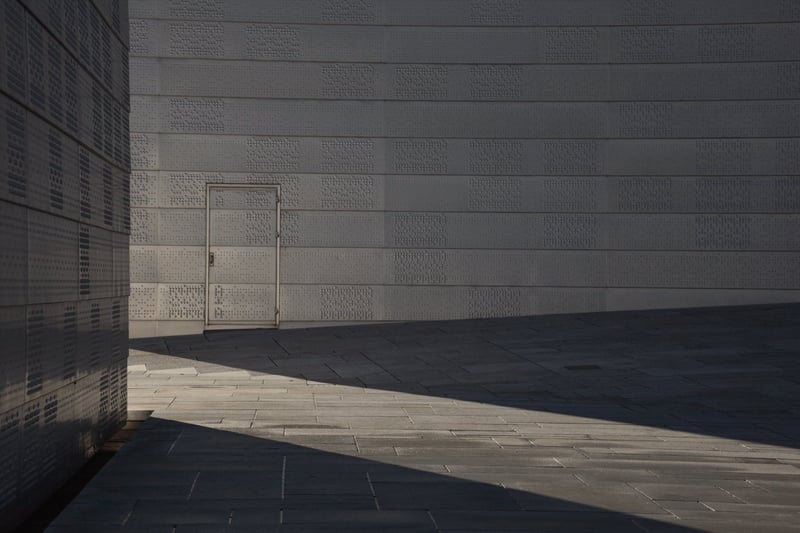 Monolithic concrete wall in strong diagonal light